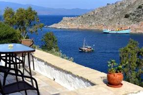 Arbeli House for idyllic sun & sea holidays in Mandraki Bay, Hydra - Image 3