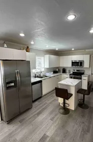 3BR Paradise! Huge Fenced Yard | Near Beaches - Image 5