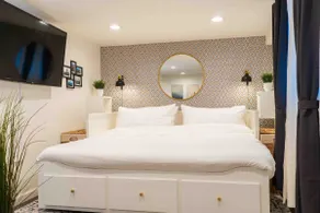 Trendy suite in cozy craftsman house! - Image 2