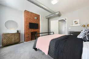 Free Parking ★2 Bathrooms! ★Walk Everywhere! - Image 4