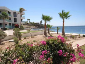 A condominium in front of the pool and beach - Image 5
