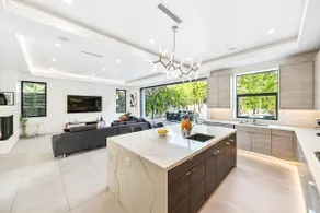 Rooftop Pool +Views Modern 5BR Beverly Hills Villa - Image 4
