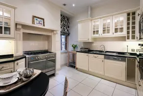 5* Luxury Suite Central Edinburgh stunning views of Edinburgh Castle! - Image 4