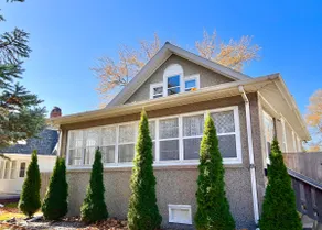 Bungalow with dog-friendly yard near Starved Rock - Image 2