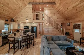 Cozy Cabin, Close to everything - Image 2