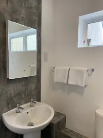 Best located Flat in Cheltenham and Free Parking - Image 3