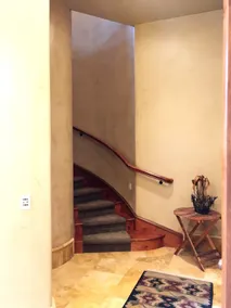 Draper Castle Luxury Apartment - Image 5