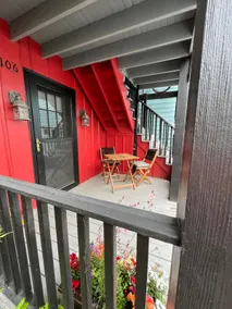 Hygge Haven: A cozy apartment in a canal-side town - Image 3