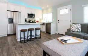 Fully Renovated Beach Cottage - 2 blocks beach - Image 3