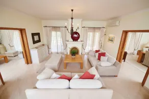 4 bedroom Villa in Quinta do Lago with pools and Kids Club - Image 2