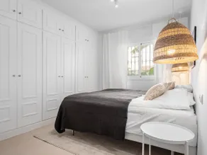 FRESH Renovated 2 bed Apt in best location RDR236 - Image 4