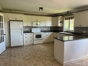 Beautiful 2 Bed Apartment with Water View - Image 3