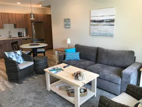 Starboard Suite above Maple bay Marina - Image 2