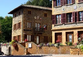 Accommodation in a charming Beaujolais village - Image 5