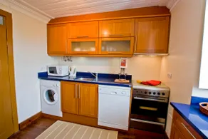 Rustic style 4-roomed apartment with great views. - Image 3