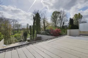 Modern apartment with large terrace - Image 3
