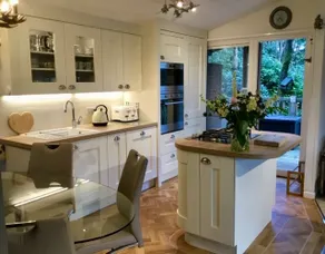 Mistletoe Lodge with Hot Tub Windermere - Image 2