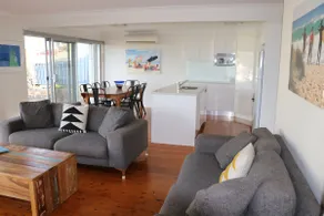 Kiama Aspect on Jones Beach - 100 metres to the beach - 3 Bedrooms - 2 Bathrooms - Image 3