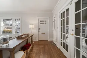 ElWoods Bungalow - Image 5