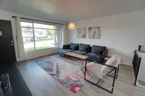 Modern & Minimalist Home Near UNC & Hospital - Image 4