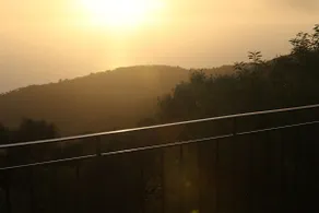 House with a view - Image 3