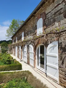 Beautiful cottage overlooking the vineyards - Image 5