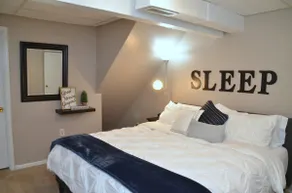 Comfy Basement Apartment -King Bed/Kitchen/Laundry - Image 2