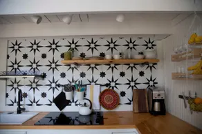 Vintage Rosewood Carriage House - Image 5