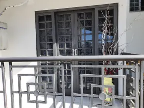 Furnished ground floor apt with 2 bedrooms (1 suite) - Image 3