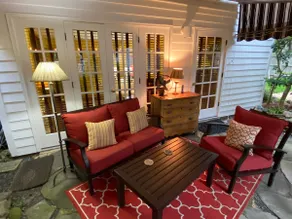Private In-Town Garden Cottage - Image 3