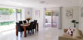Walk to white sandy beach and shops, Pet friendly - Image 4
