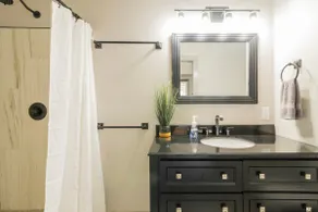 Renovated 2BR-Convenient to NoDa & CLT Lightrail - Image 5