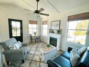 Tiny Home with Big Views - Image 2