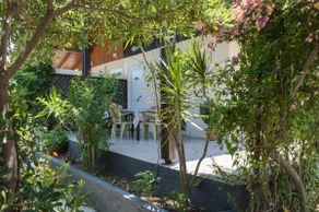 Tranquil Garden Cottage - Image 2