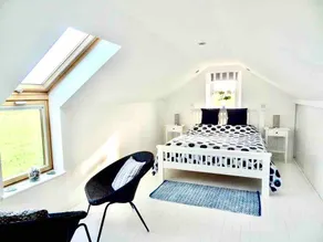 The Hideaway, with parking & surfboard storage - Image 2