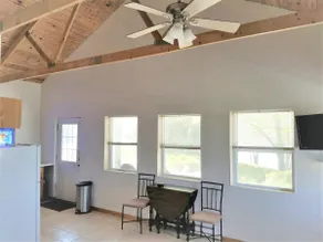 Vineyard Cottage with Lake view - Image 4