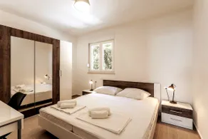 Fantastic apartment at see side with pool - Image 4