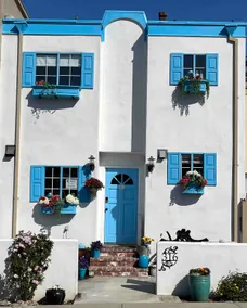 In Town • Walk to Beach “The Catalina Life” - Image 3