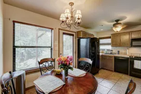 Mountainview upscale 2 story home - Image 5
