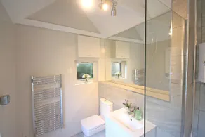 Yealm Cabin Self Catering Log Cabin in Devon with Hot Tub - Image 5