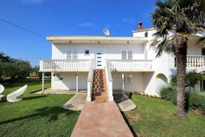 Large Stylish 2 Bedroom Apartment Dalmatia - Image 2