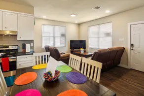 Comfy Alamodome home with rooftop terrace - Image 3