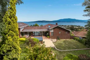 Hobart panoramic view with Spas - Image 2