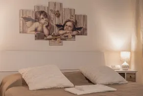 Independent apartment on two floors with courtyard - Image 5