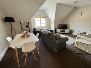 Stylish -2 Bed -Heart of the City - Parking- Wi-fi- Award Winning- Grade II Listed - Image 3