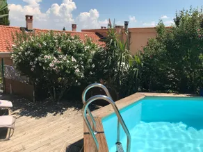 Quiet apartment with pool access - Image 5