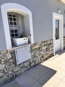 Beachfront house within walking distance of the center. - Image 4