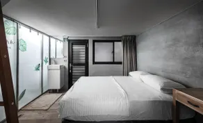 Art Space | Private B&B, Confucian Temple Park, near Tainan Station - Tainan B&B No. 287 - Image 5