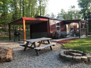 Cabin in the woods - Image 3