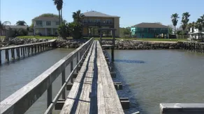 Waterfront Bay House w/ 300’ Lighted Fishing Pier - Image 5